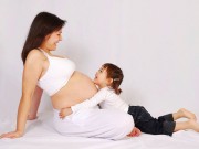 Mang thai lần 2: Mẹ vất vả gấp đôi