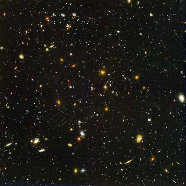 Màu sắc rực rỡ tự nhiên của các dải ngân hà do kính thiên văn Hubble chụp được.