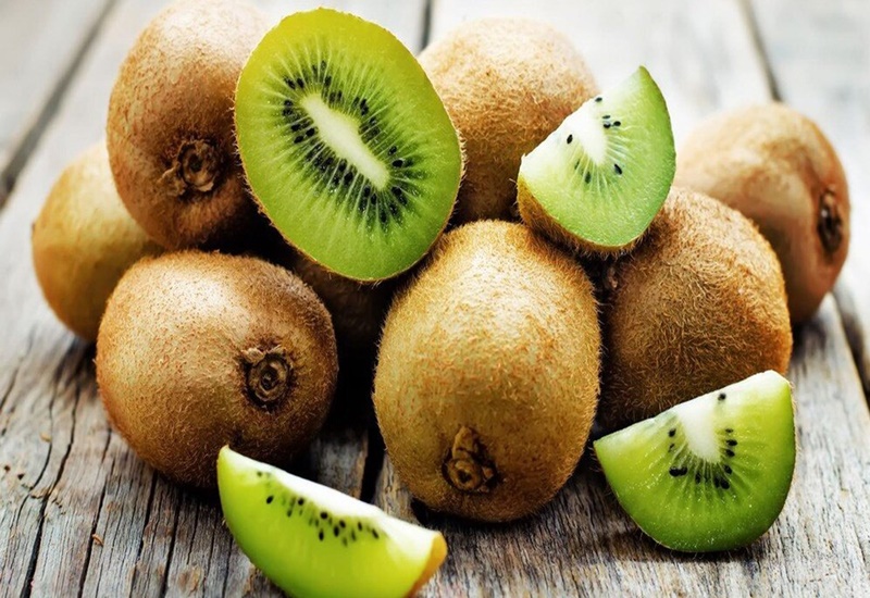 Kiwi có chứa nhiều vitamin C và nhiều dưỡng chất khác