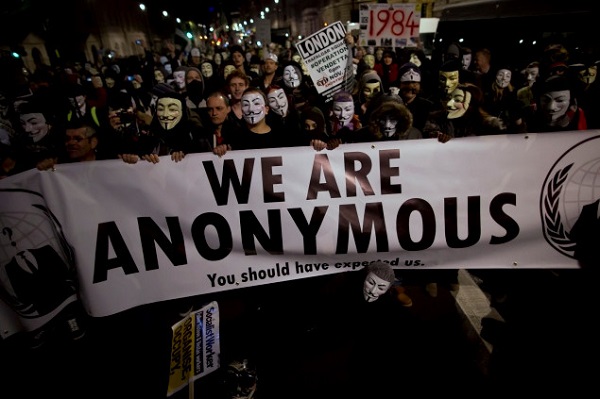 anonymous là gì và anonymous là anh hùng hay là tội phạm? Anonymous là gì? Anonymous là ai? Cách hoạt động của Anonymous