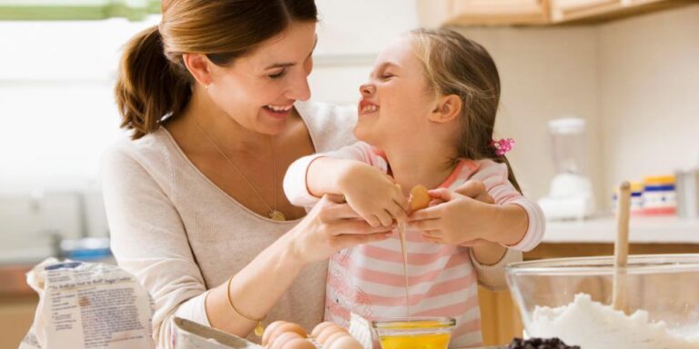 Dinh dưỡng cho bé – Bé Nấu Ăn – Cùng Bé Vào Bếp Theo Độ Tuổi