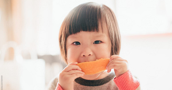 Dinh dưỡng cho bé – 4 loại trái cây cha mẹ nên cho trẻ ăn thường xuyên, vừa giúp tăng khả năng miễn dịch vừa tốt cho mắt
