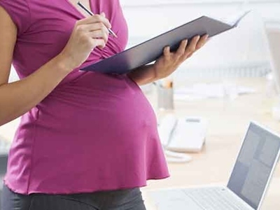 Khi nào nên báo với sếp chuyện mang thai?