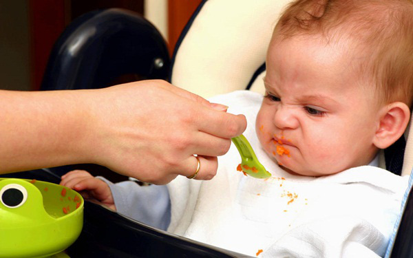 Dinh dưỡng cho bé – 10 loại thực phẩm bé dưới 1 tuổi không nên ăn
