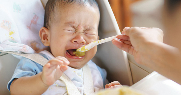 Dinh dưỡng cho bé – Chuyên gia dinh dưỡng chỉ rõ 10 sai lầm khi cho con ăn rất nhiều mẹ mắc phải, cần từ bỏ ngay kẻo ảnh hưởng đến sức khỏe của bé