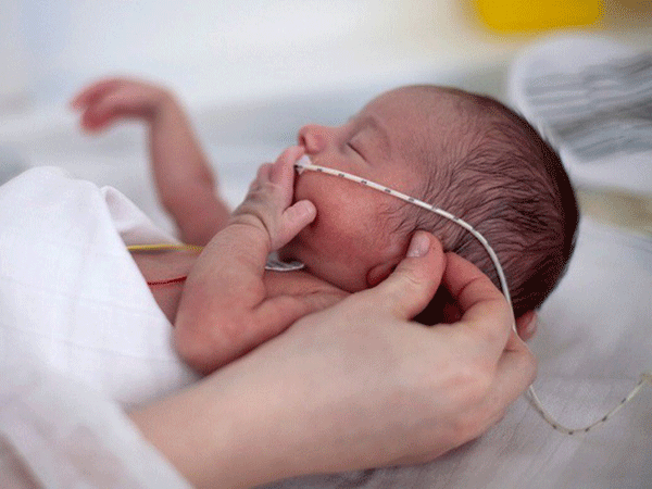 4 quan niệm sai truyền đời về viêm phổi ở trẻ sơ sinh