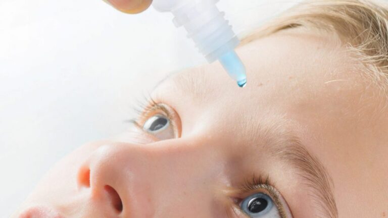 Giúp mẹ phòng ngừa bệnh đau mắt đỏ ở trẻ em